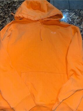 Hollister Orange Pullover Hoodie - women’s Fleece Sweatshirt pale orange